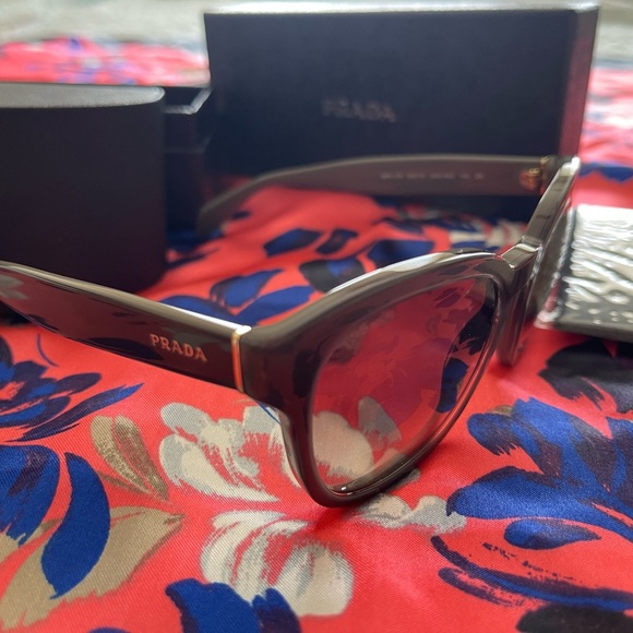 Authentic Prada Sunglasses 👓🌞 - Picture 3 of 5